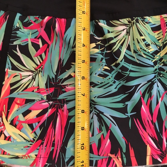 Fabletics skirt with attached shorts - Picture 7 of 7